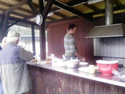 Den Abschluss der Tour bildete ein gemeinsames Grillen auf dem Hundeplatz des Boxervereins Slztal in Rsrath. - Den Abschluss der Tour bildete ein gemeinsames Grillen auf dem Hundeplatz des Boxervereins Sülztal in Rösrath.